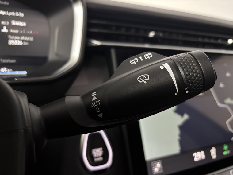 Vehicle Image 28