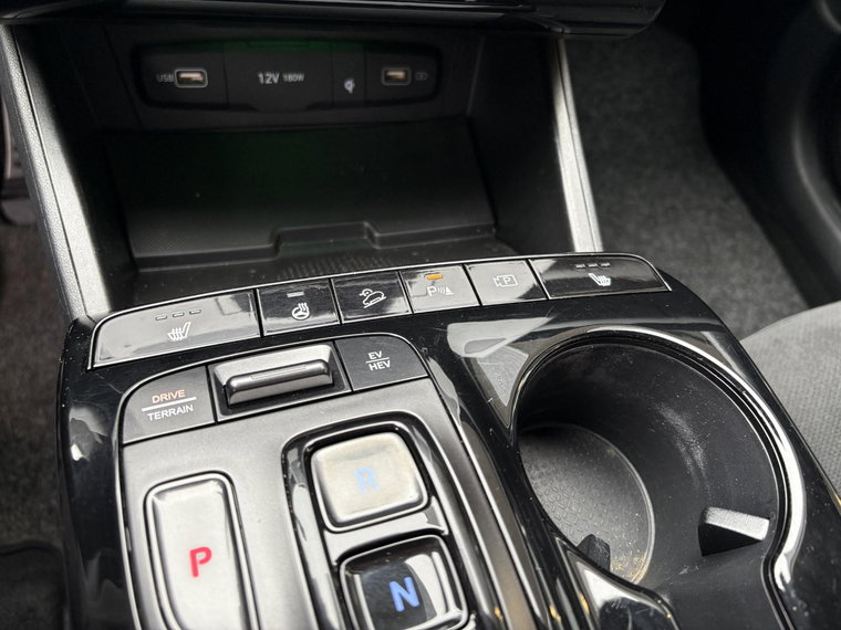 Vehicle Image 25