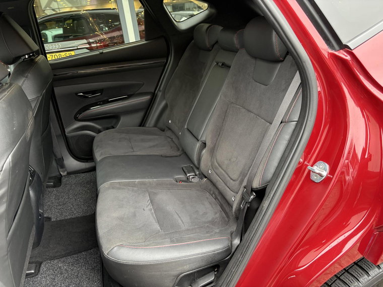 Vehicle Image 32