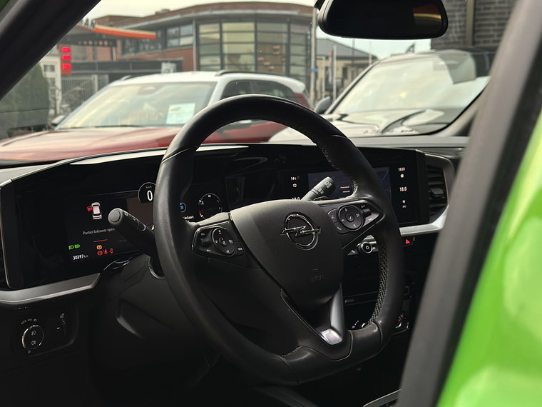 Vehicle Image 16