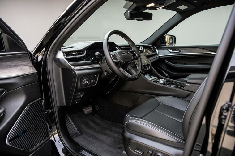 Vehicle Image 6