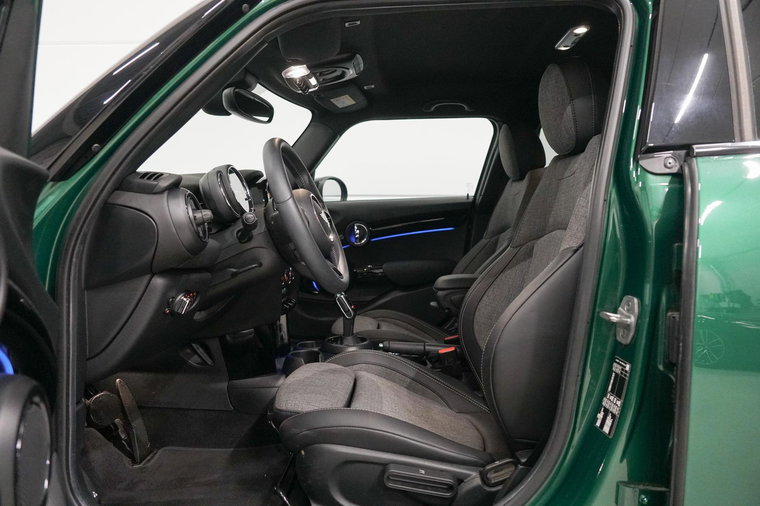 Vehicle Image 19