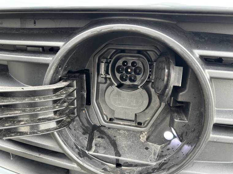 Vehicle Image 25