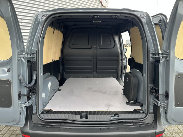 Vehicle Image 28