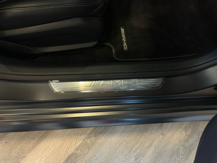 Vehicle Image 32