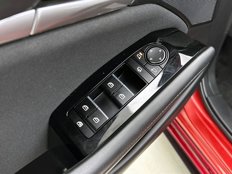 Vehicle Image 32