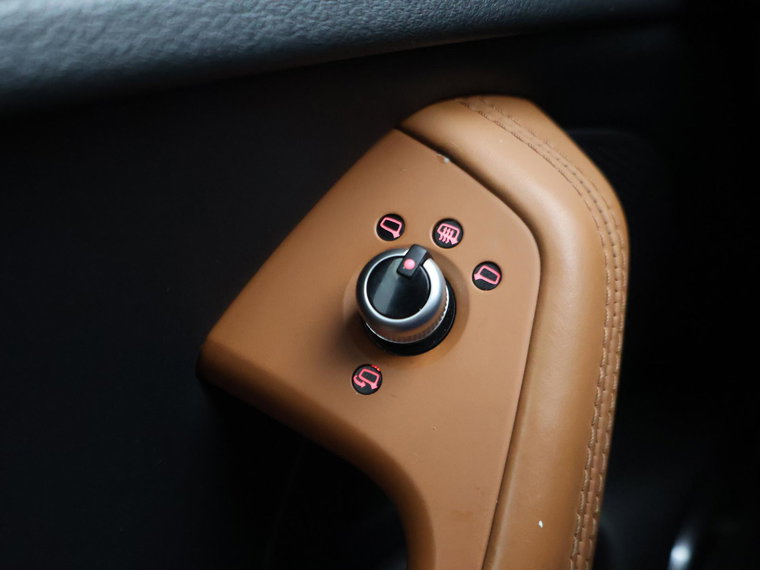 Vehicle Image 38