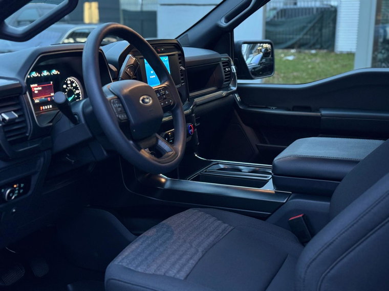 Vehicle Image 12