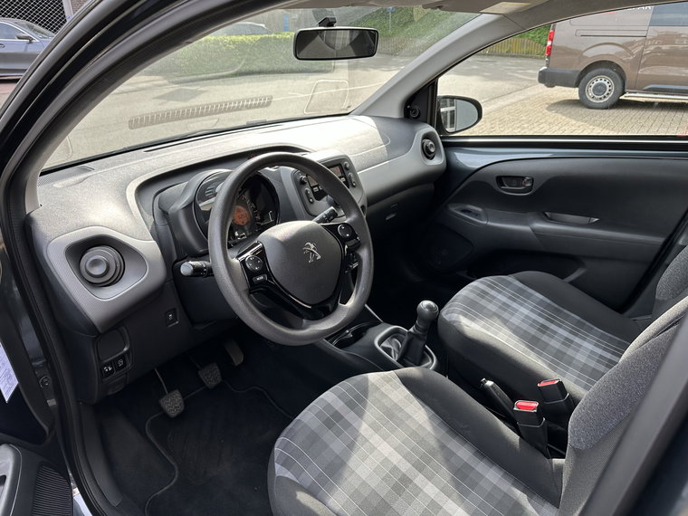 Vehicle Image 15