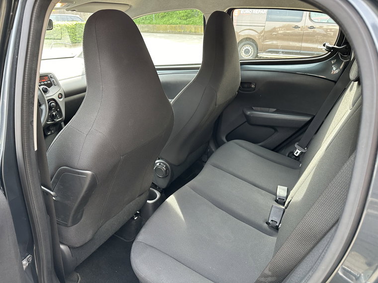 Vehicle Image 16