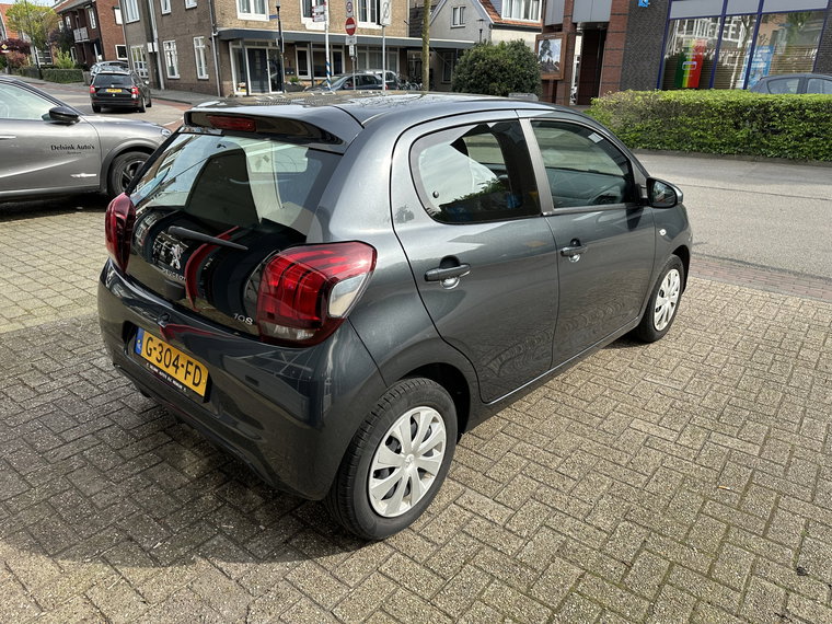 Vehicle Image 5