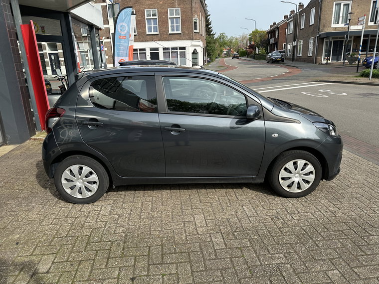 Vehicle Image 6
