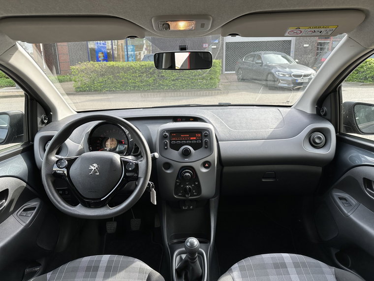 Vehicle Image 9