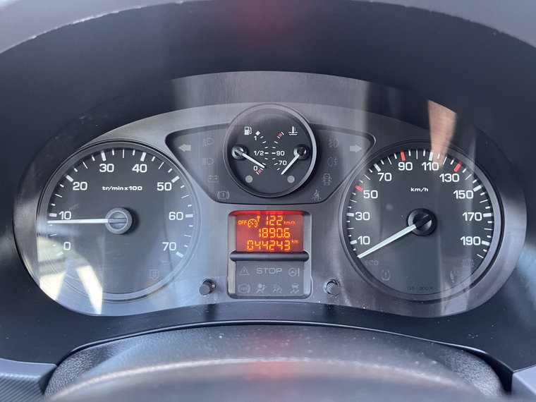 Vehicle Image 12