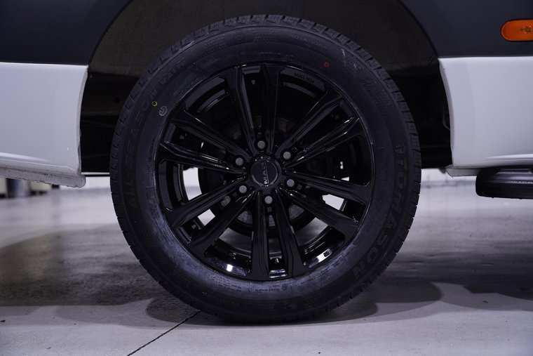 Vehicle Image 17
