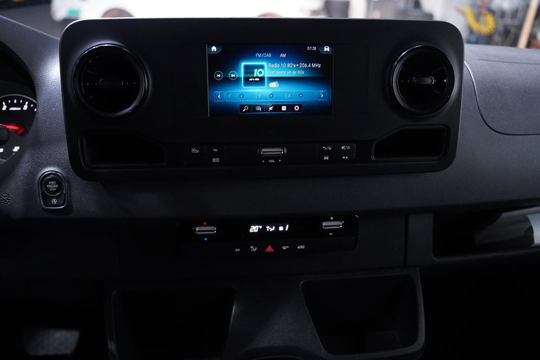 Vehicle Image 35