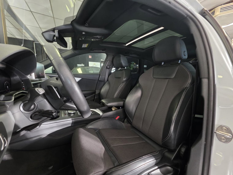 Vehicle Image 25