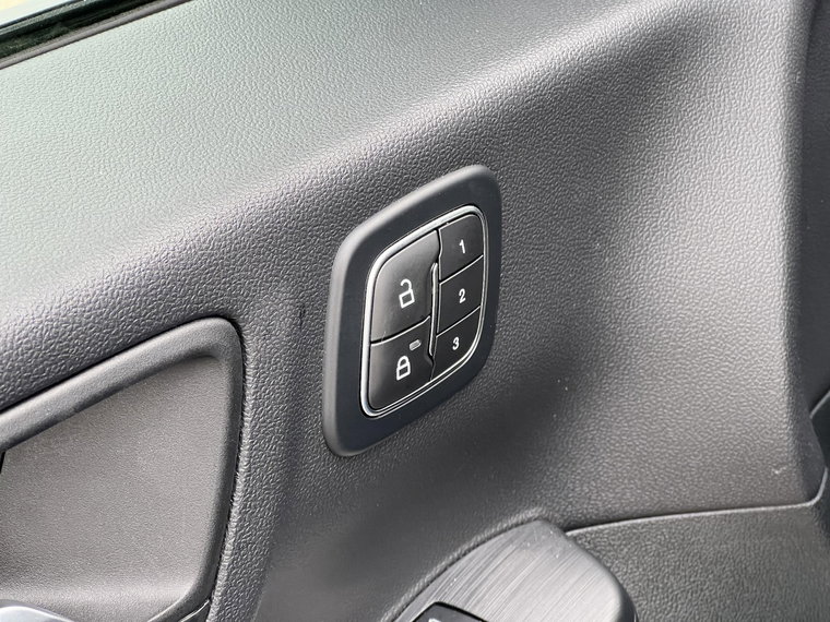 Vehicle Image 24