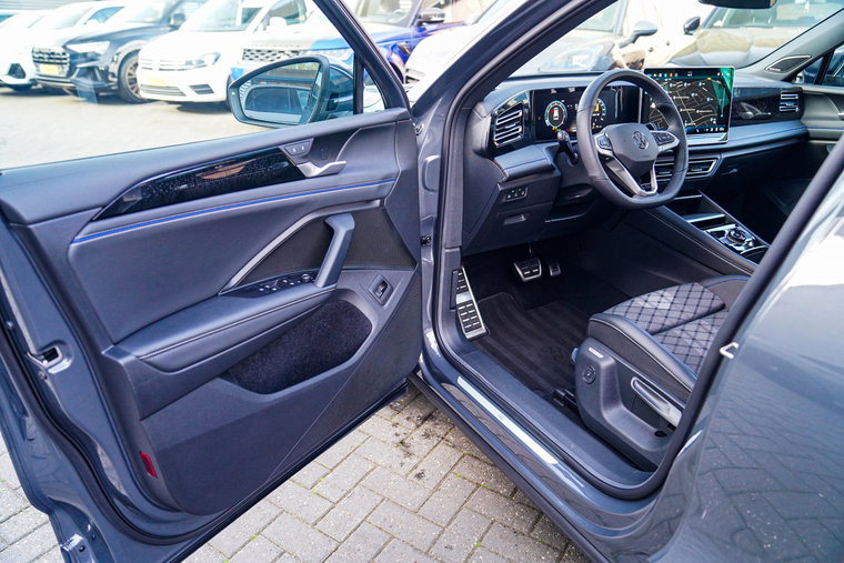 Vehicle Image 32