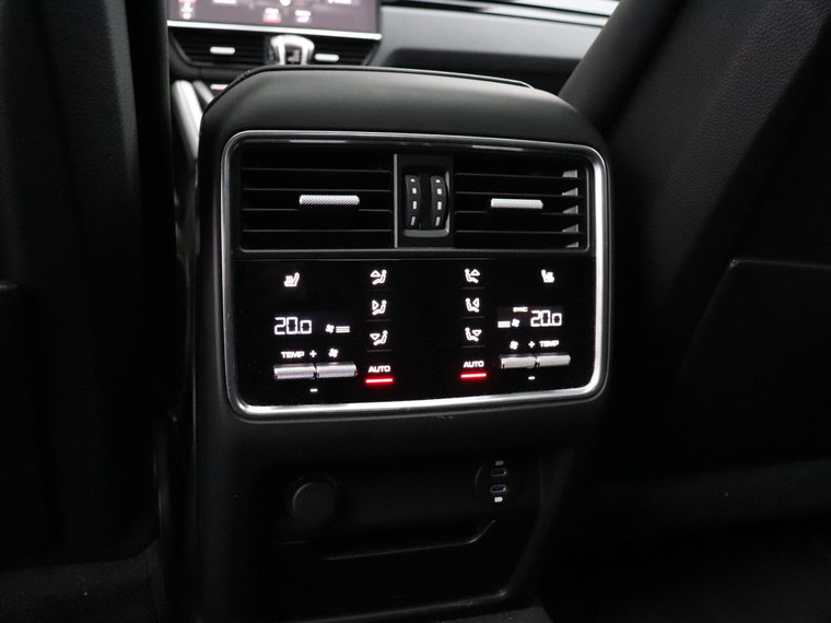 Vehicle Image 26