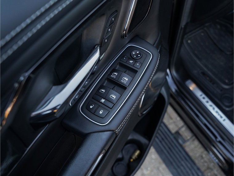 Vehicle Image 38
