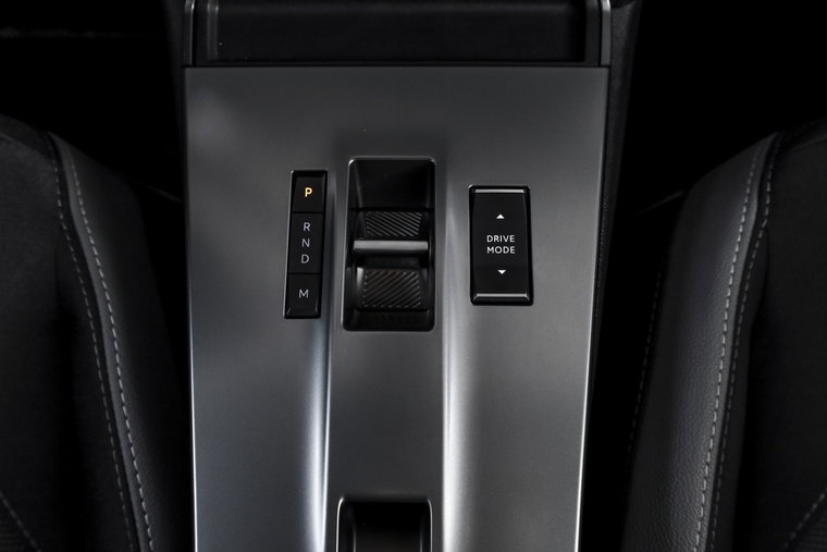 Vehicle Image 25