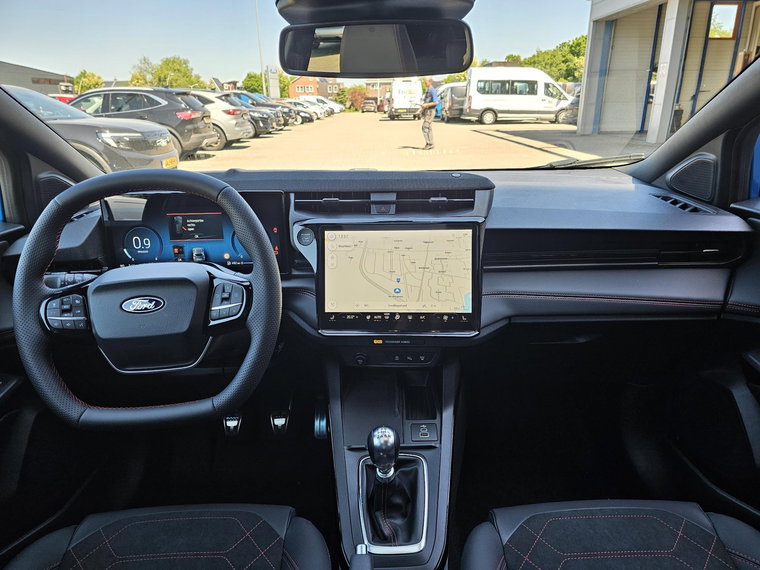 Vehicle Image 25