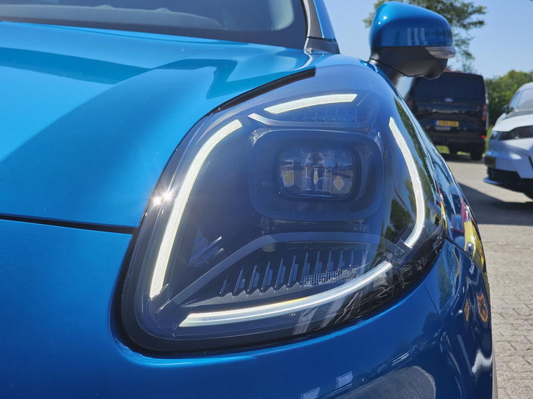 Vehicle Image 30