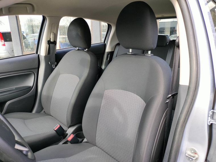 Vehicle Image 13