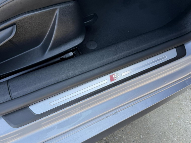 Vehicle Image 52