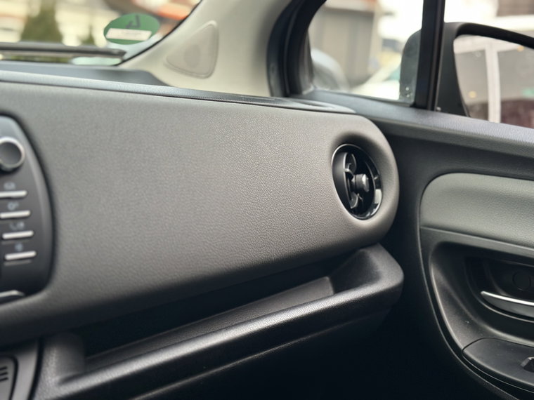 Vehicle Image 32