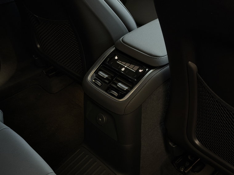 Vehicle Image 52