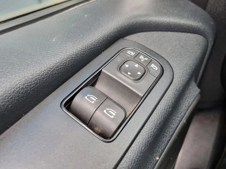 Vehicle Image 24
