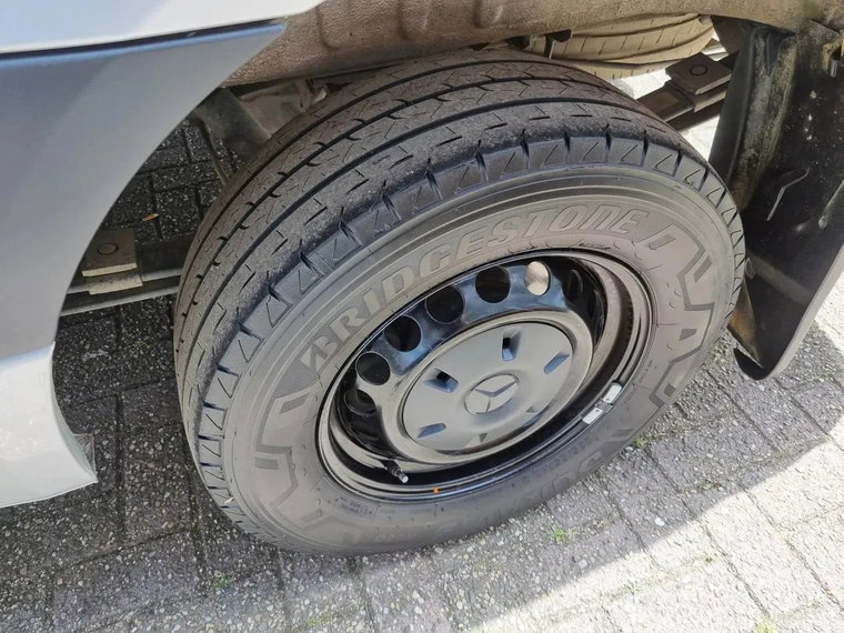 Vehicle Image 28