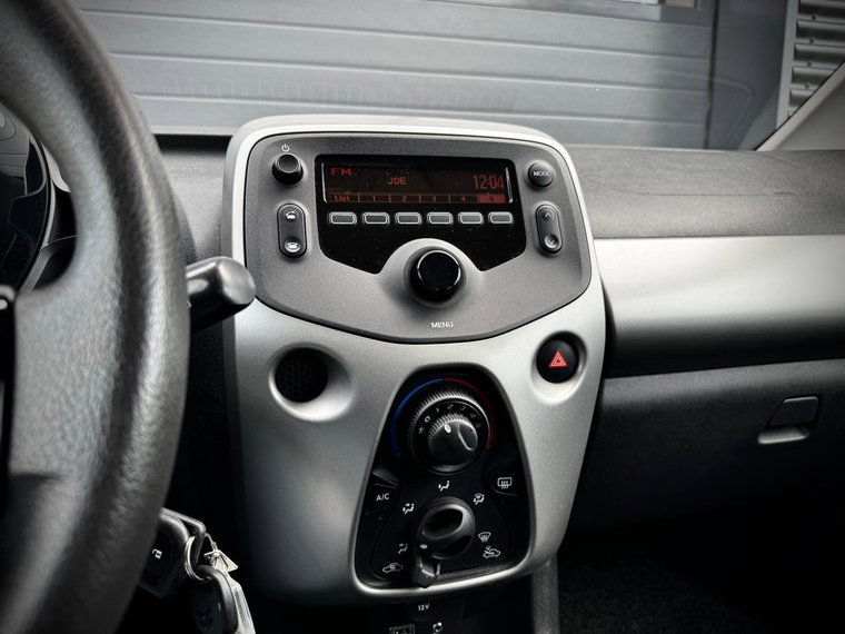 Vehicle Image 12