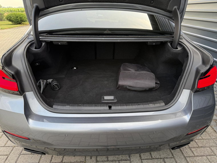 Vehicle Image 24