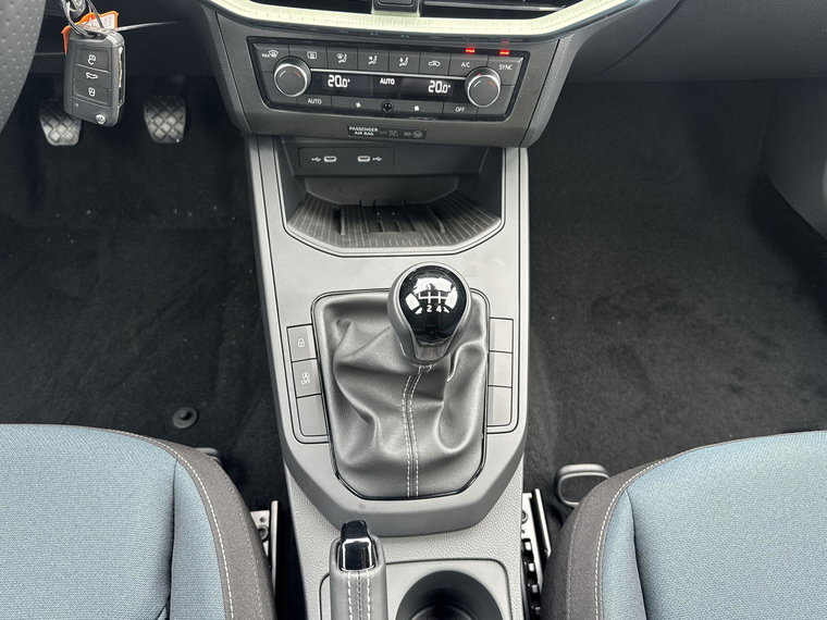Vehicle Image 19