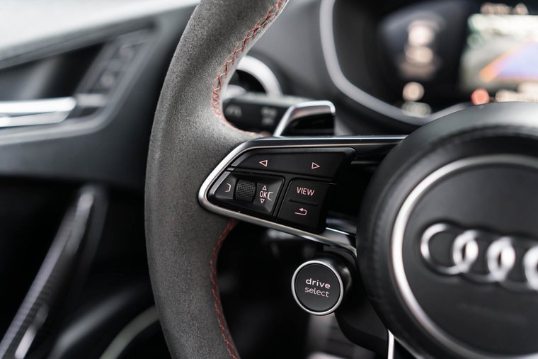 Vehicle Image 25