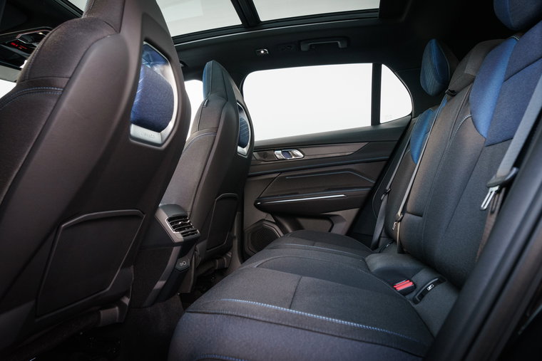 Vehicle Image 21