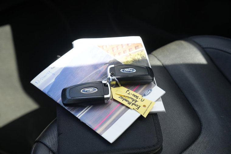 Vehicle Image 12