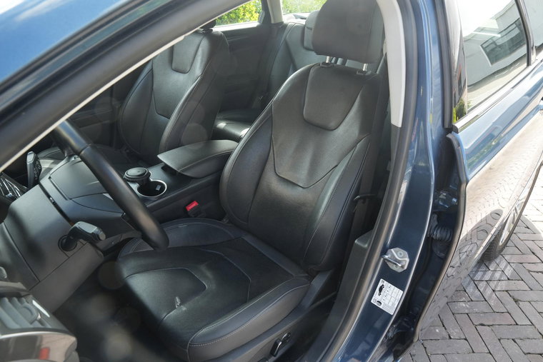 Vehicle Image 32