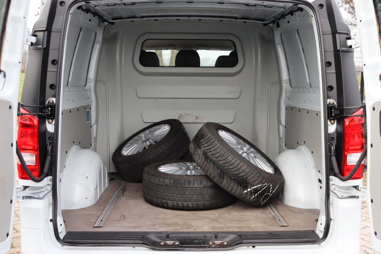 Vehicle Image 26
