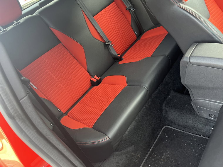 Vehicle Image 16