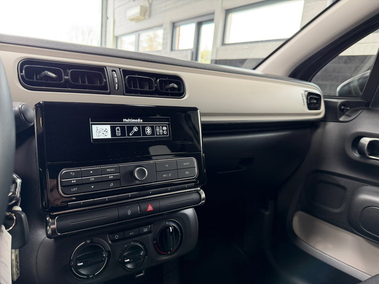 Vehicle Image 16