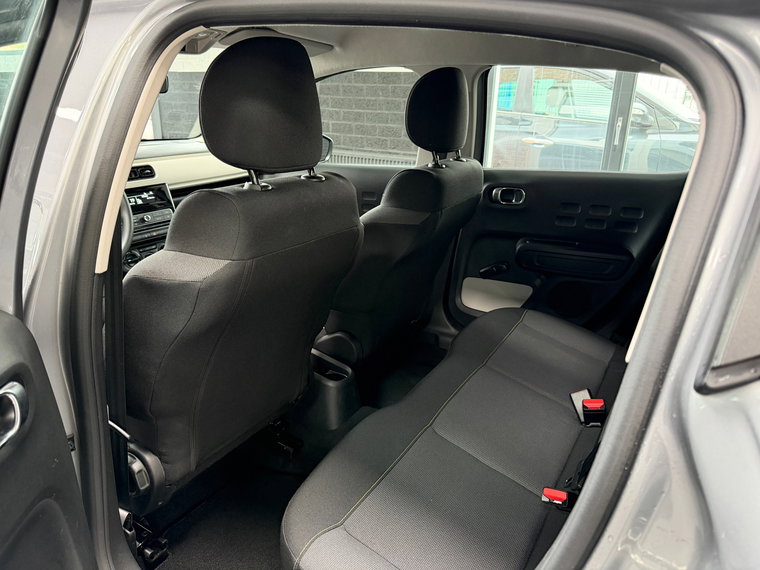 Vehicle Image 17