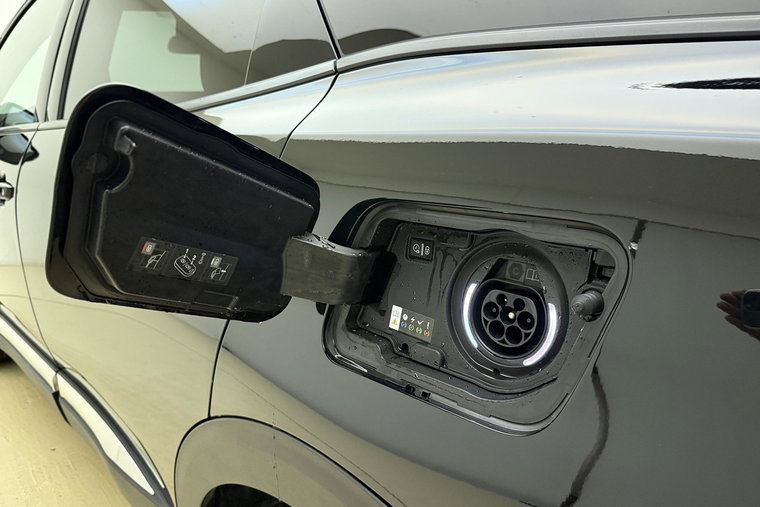 Vehicle Image 16