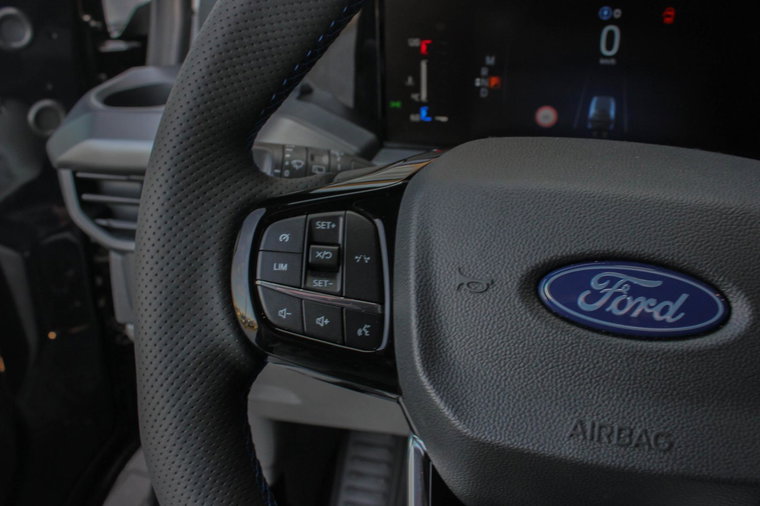 Vehicle Image 25