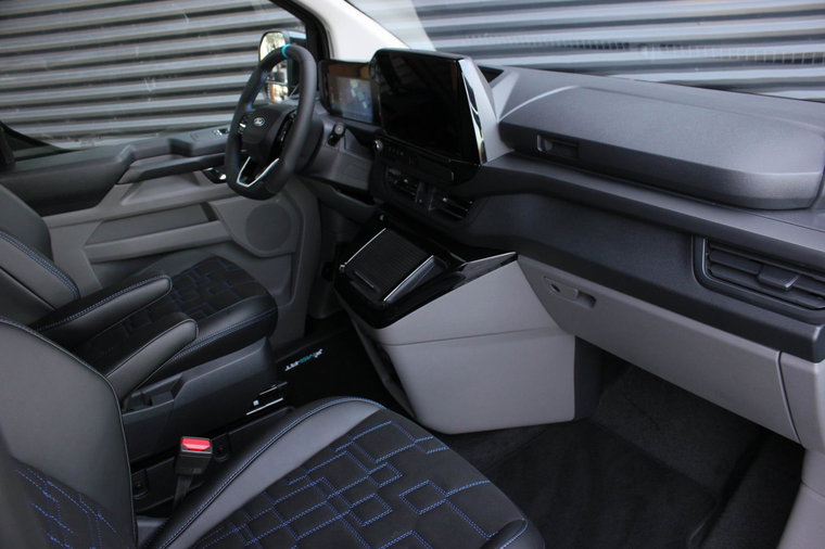 Vehicle Image 32