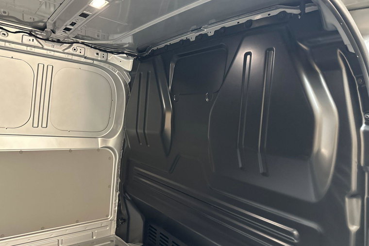 Vehicle Image 13