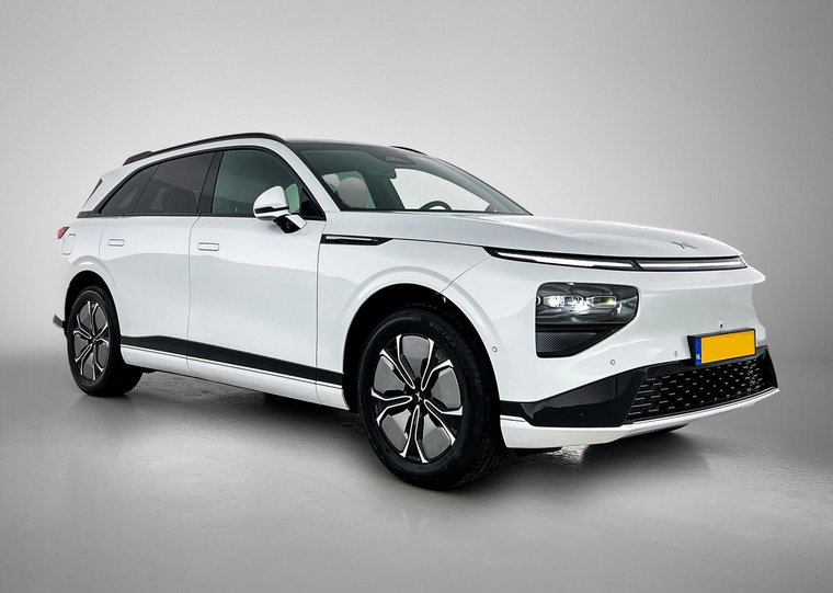 Vehicle Image 6